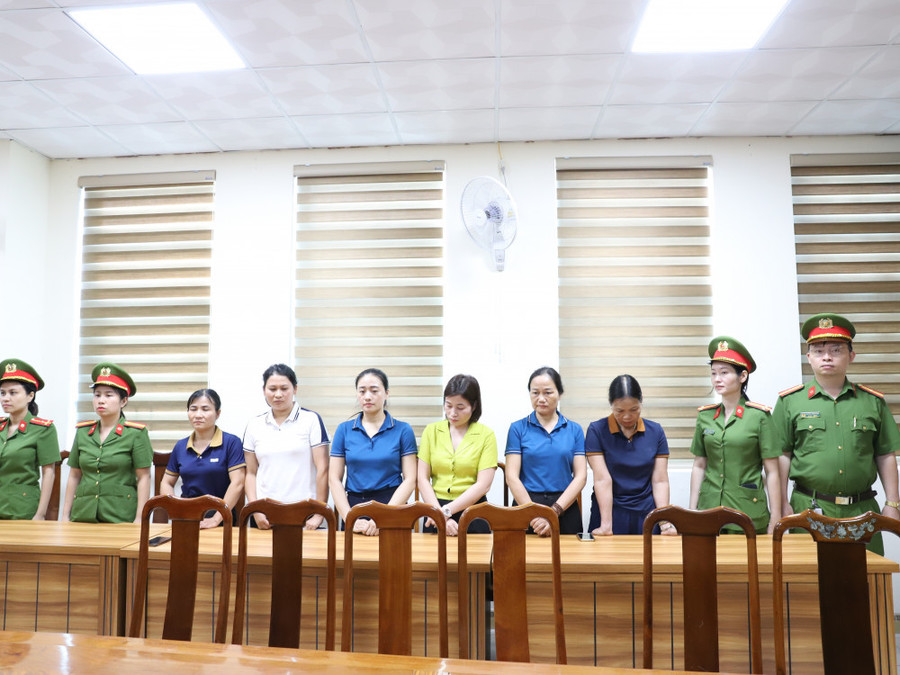 Các đồng phạm của Nguyễn Thị Mai tại cơ quan điều tra. (Ảnh: CAHT) Các đồng phạm của Nguyễn Thị Mai tại cơ quan điều tra. (Ảnh: CAHT)