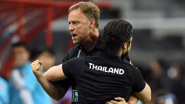 Ông Mano Polking không quên tri ân công lao của Trưởng đoàn bóng đá Thái Lan.