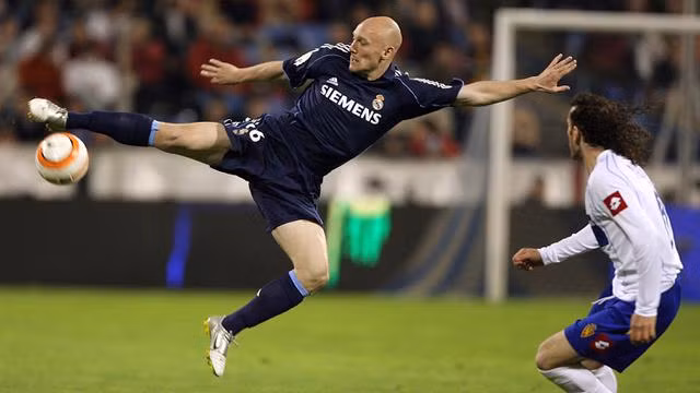 5 cầu thủ "bặm trợn" nhất lịch sử Ngoại hạng Anh ảnh 3