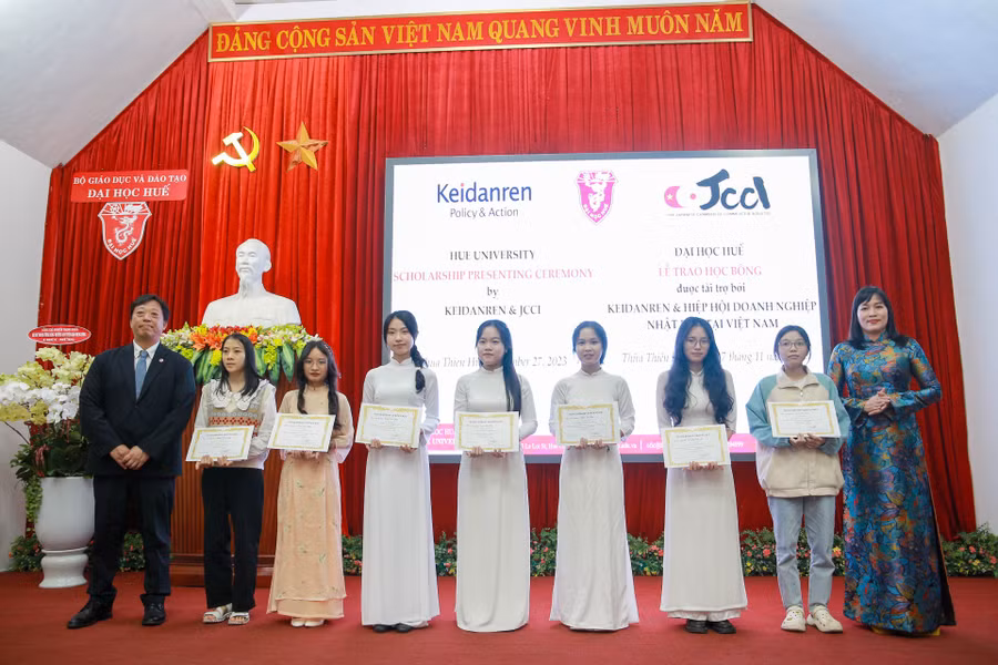 Đợt trao học bổng lần 2 năm 2023 có 40 sinh viên được tổ chức Nhật Bản tài trợ.