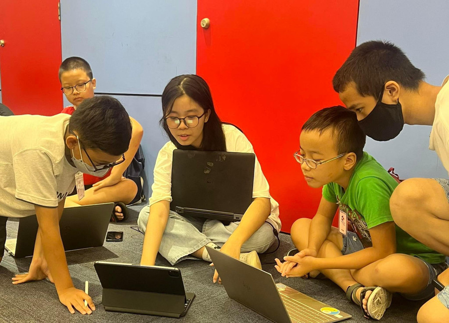 Trại viên được phân vào các nhóm nhỏ gồm 5 – 6 em, có thành viên Ban tổ chức hỗ trợ việc truyền đạt kiến thức trực tiếp. Trại viên được phân vào các nhóm nhỏ gồm 5 – 6 em, có thành viên Ban tổ chức hỗ trợ việc truyền đạt kiến thức trực tiếp.