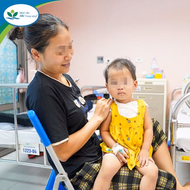 Hiện tình trạng của 2 bệnh nhi đều đã ổn định và sẽ được ra viện trong vài ngày tới. Hiện tình trạng của 2 bệnh nhi đều đã ổn định và sẽ được ra viện trong vài ngày tới.