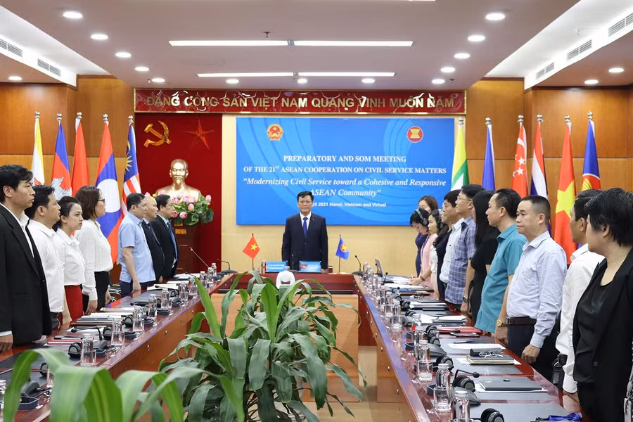 Các đại biểu thực hiện nghi thức Chào cờ ASEAN tại cuộc họp 1 (Họp trù bị và quan chức cao cấp (SOM) ACCSM). Ảnh: moha.gov.vn