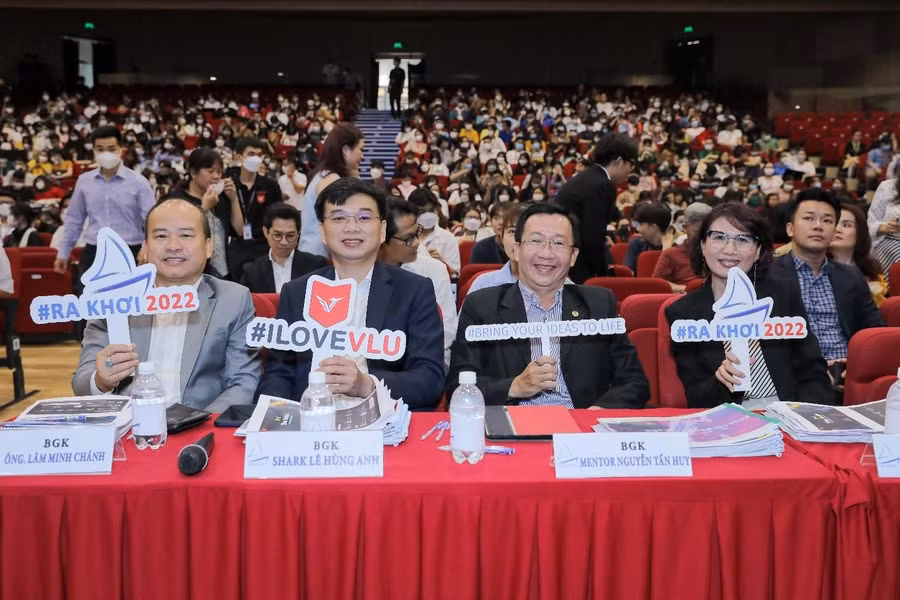 Hội đồng Shark Tank “phiên bản” Trường Đại học Văn Lang