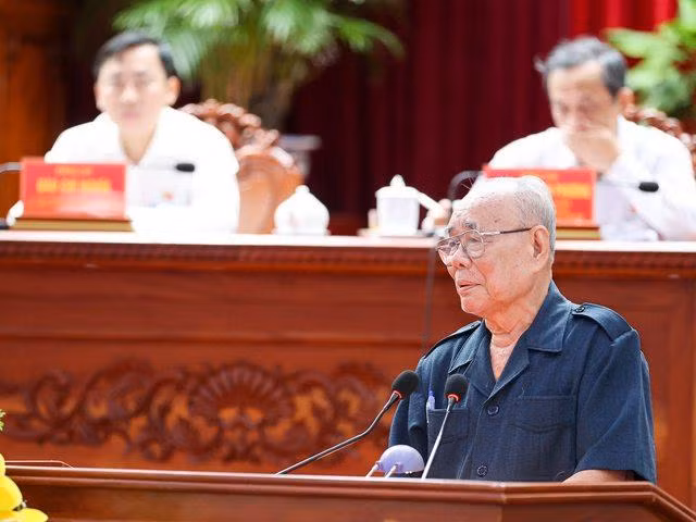 Tại cuộc tiếp xúc, cử tri Lê Xã Hội (quận Ninh Kiều) cho biết hết sức phấn khởi trước tình hình chính trị - xã hội ổn định, kinh tế phát triển. Ảnh: VGP/Nhật Bắc.