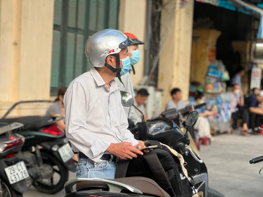 Hồi hộp, ngóng trông...