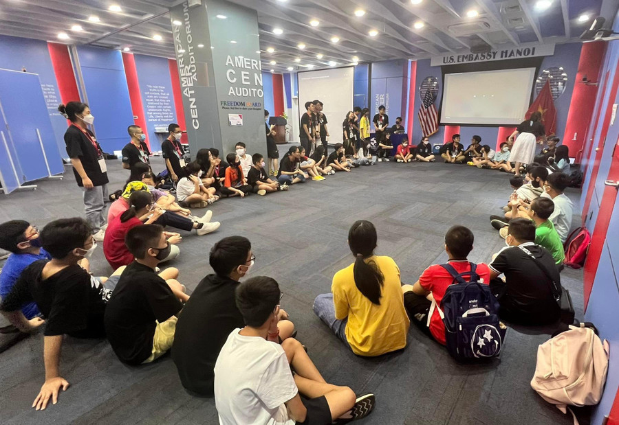 Trại hè giúp các bạn học sinh trải nghiệm, rèn luyện phát triển tư duy. Trại hè giúp các bạn học sinh trải nghiệm, rèn luyện phát triển tư duy.