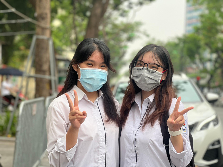 Thí sinh Hà Nội phấn khởi đến điểm thi làm thủ tục dự thi