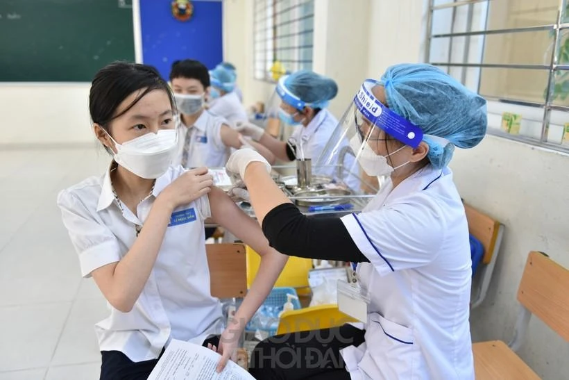 Nâng cao tỉ lệ tiêm chủng học đường: 'Lá chắn' bảo vệ học sinh khỏi Covid-19