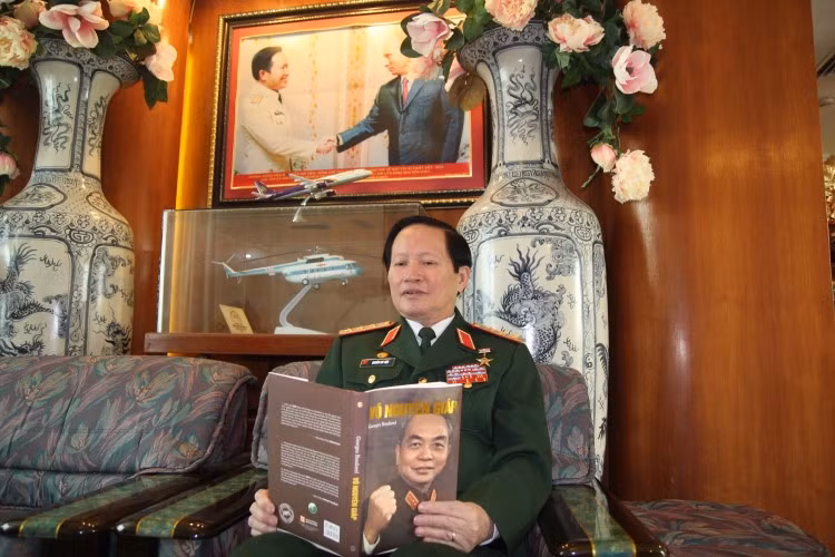 Đọc sách, nghiên cứu là đam mê của Tướng Hiệu.