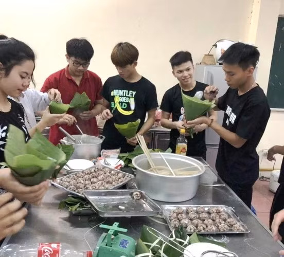 Nghề nấu ăn thu hút nhiều học viên theo học.