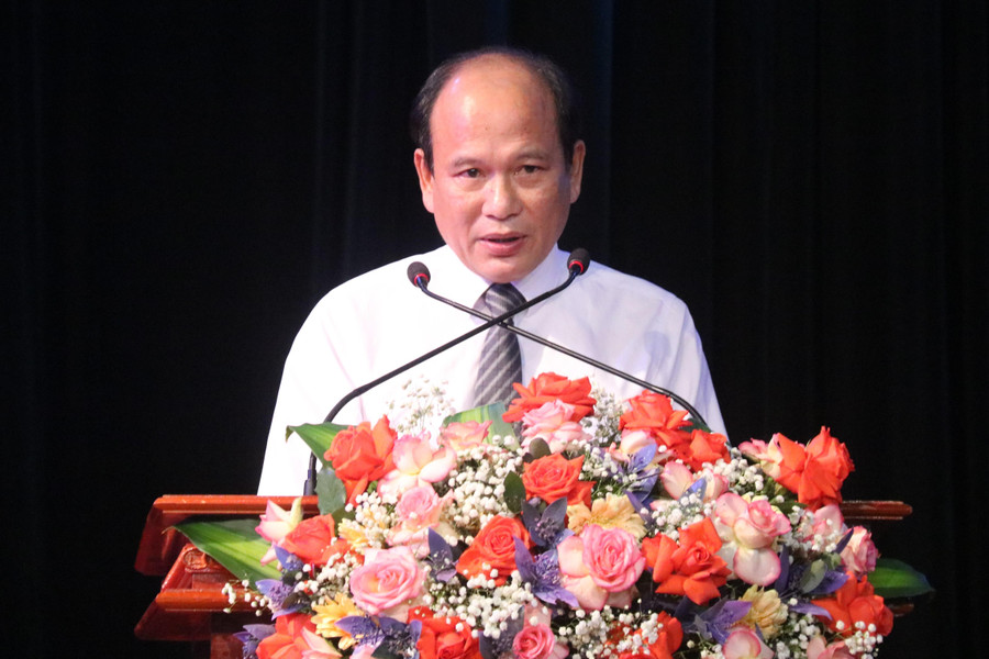 Ông Nguyễn Quốc Anh - Phó Giám đốc Sở GD&amp;ĐT báo cáo kết quả đạt được trong Kỳ thi học sinh giỏi năm 2021-2022.