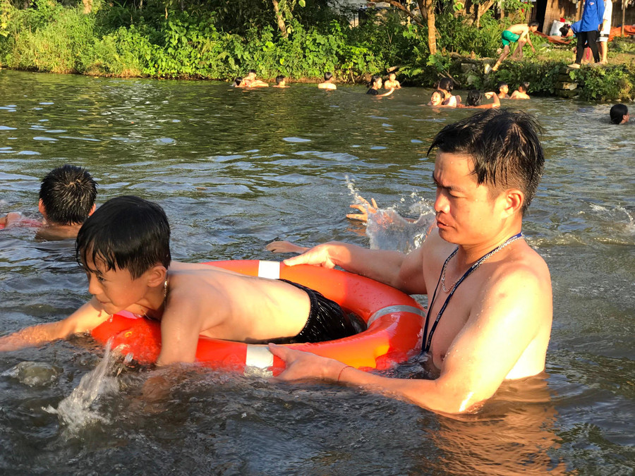 Làm quen với môi trường nước.