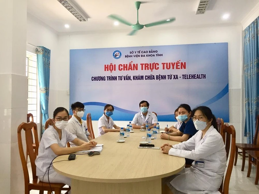 Hệ thống kết nối trực tuyến tại Bệnh viện Đa khoa tỉnh thường xuyên hội chẩn từ xa với 14 điểm cầu y tế tuyến cơ sở.