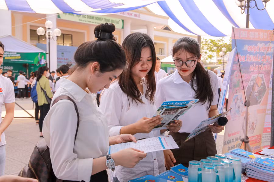 Ngày hội việc làm 2023 tại trường ĐH Nông Lâm, ĐH Huế. (Ảnh: Đại Dương).