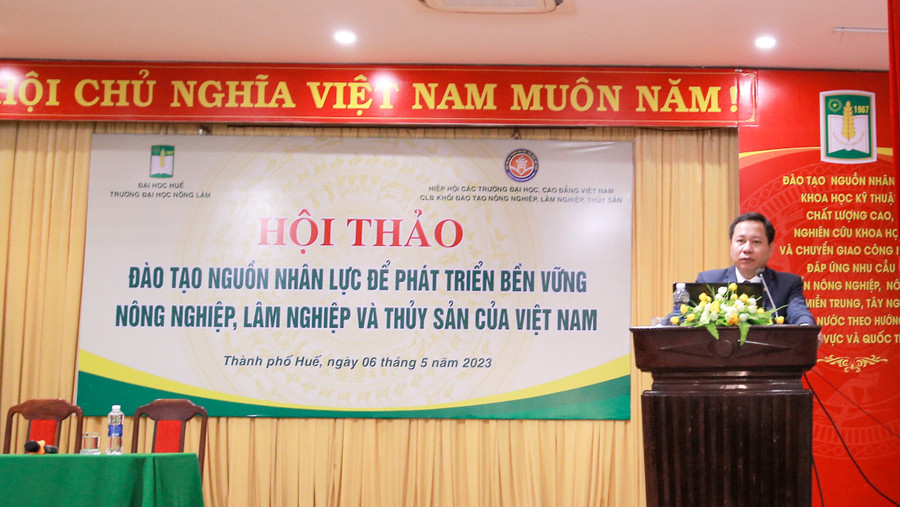 PGS.TS. Trần Thanh Đức – Hiệu trưởng trường ĐH Nông Lâm, ĐH Huế chia sẻ tại hội thảo,