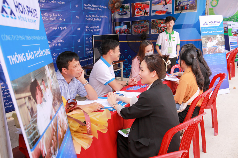 Ngày hội việc làm là cơ hội để sinh viên thể hiện năng lực với các nhà tuyển dụng.