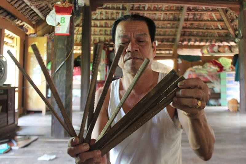 Bộ lịch Đoi truyền qua 7 đời của gia đình nghệ nhân Mo Bùi Văn Lựng. Bộ lịch Đoi truyền qua 7 đời của gia đình nghệ nhân Mo Bùi Văn Lựng.