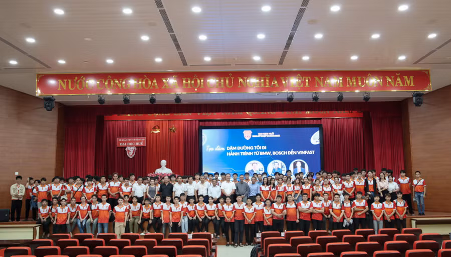 Tọa đàm “Dặm đường tôi đi: hành trình từ BMW, Bosch đến Vinfast”. (Ảnh: Hoàng Hải)