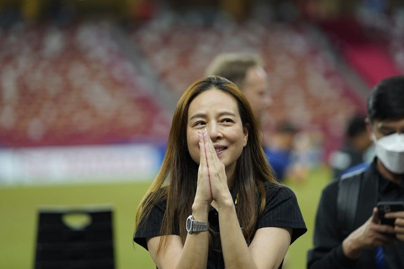 Tỷ phú Madam Pang là nhân vật có ảnh hưởng lớn đối với đội tuyển Thái Lan. Tỷ phú Madam Pang là nhân vật có ảnh hưởng lớn đối với đội tuyển Thái Lan.