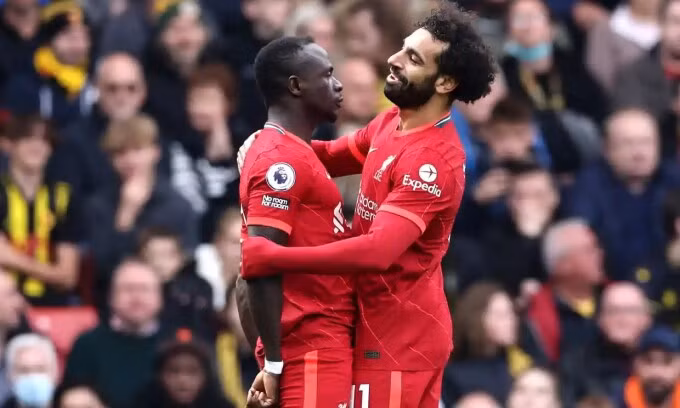 Salah toả sáng rực rỡ trong chiến thắng 5-0 của Liverpool.