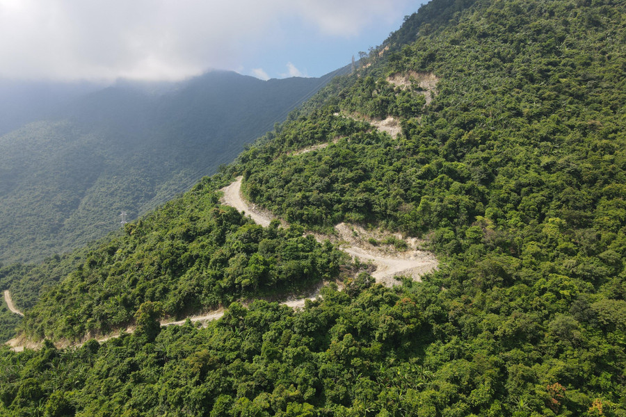 Trước những lo lắng của người dân, chúng tôi đã liên hệ với Ban Quản lý KKT Vũng Áng và Phòng TN&amp;MT thị xã Kỳ Anh để nắm rõ về quy định bảo vệ môi trường khi thi công dự án trên. Tuy nhiên, các đơn vị này chỉ cho biết Ban Quản lý dự án các công trình điện miền Trung, còn các vấn đề khác không nắm được.