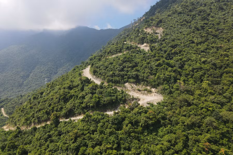 Trước những lo lắng của người dân, chúng tôi đã liên hệ với Ban Quản lý KKT Vũng Áng và Phòng TN&amp;MT thị xã Kỳ Anh để nắm rõ về quy định bảo vệ môi trường khi thi công dự án trên. Tuy nhiên, các đơn vị này chỉ cho biết Ban Quản lý dự án các công trình điện miền Trung, còn các vấn đề khác không nắm được.