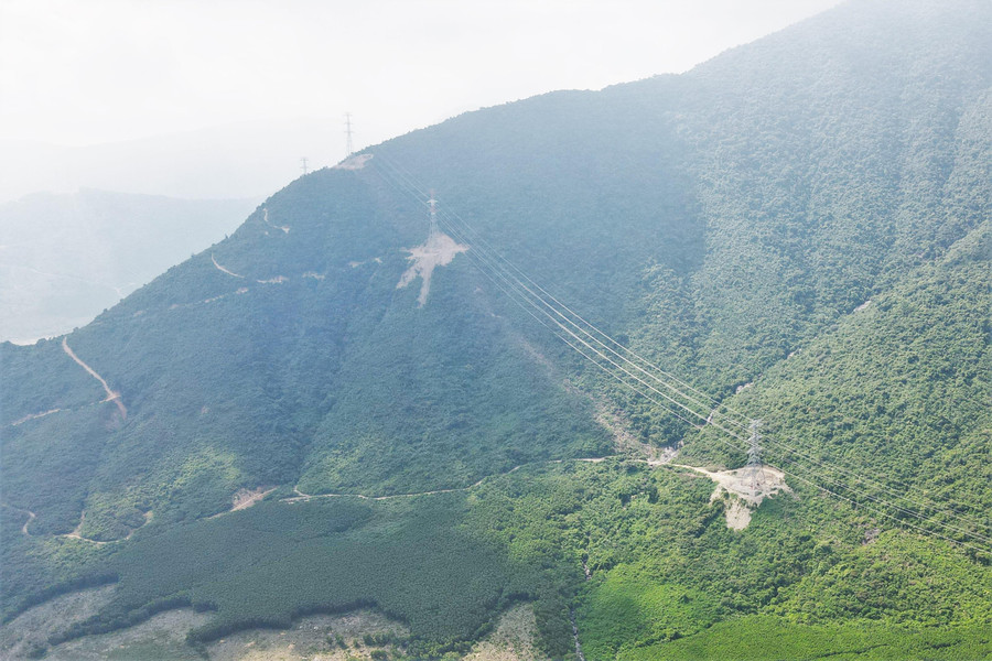 Dự án đường dây 500kV Vũng Áng - Quảng Trạch thuộc Dự án đường dây 500kV mạch 3 do EVNNPT làm chủ đầu tư, Ban Quản lý dự án các công trình điện miền Trung (CPMB) thay mặt EVNNPT quản lý dự án.