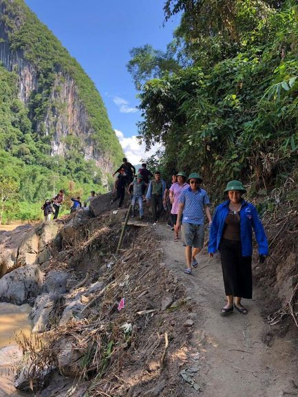 Đường vào Na Sá hiểm trở. Đường vào Na Sá hiểm trở.