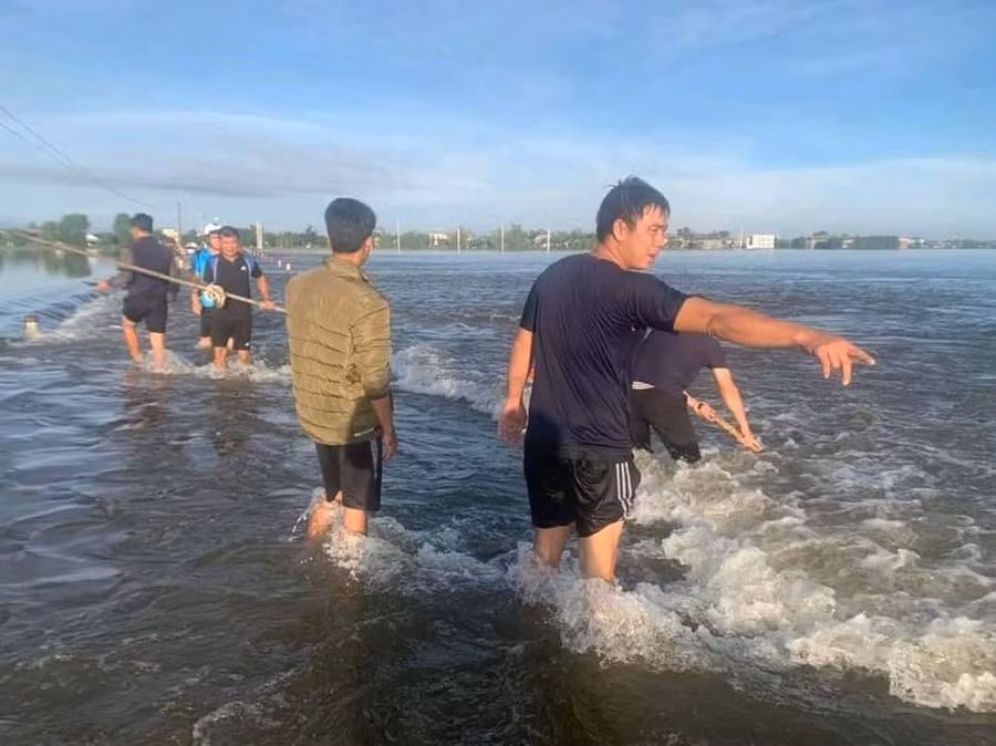 Khu vực vợ chồng anh N. và chị X. bị nước cuốn trôi. (Ảnh: V.T)