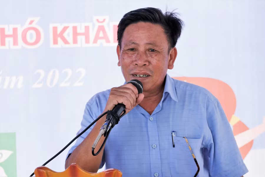 Ông Lê Thanh Hải - Bí thư Đảng ủy xã Thạch Ngọc cho biết, trước đây, mẹ con cháu Phước Ân chỉ mong muốn có nơi ra vào trú nắng trú mưa để đi chữa bệnh. Bây giờ ngôi nhà hoàn thành không chỉ gia đình xúc động mà chính quyền địa phương cũng rất vui mừng.