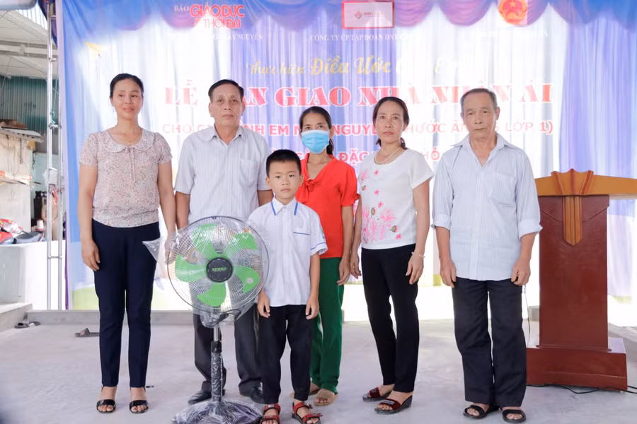 Hà Tĩnh: Bàn giao nhà nhân ái cho cậu học trò mồ côi bố, mẹ ung thư ảnh 13