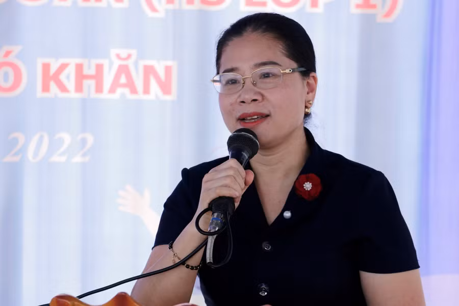 Tại buổi Lễ, bà Nguyễn Thanh Nga - Trưởng phòng Giáo dục và Đào tạo huyện Thạch Hà đã bày tỏ: “Đây là những món quà có ý nghĩa động viên vô cùng to lớn đến cô và trò huyện Thạch Hà. Chúng tôi xin bày tỏ lời cảm ơn đến các nhà hảo tâm, Báo Giáo dục và Thời đại đã chung tay chia sẻ khó khăn đến các hoàn cảnh éo le của ngành".