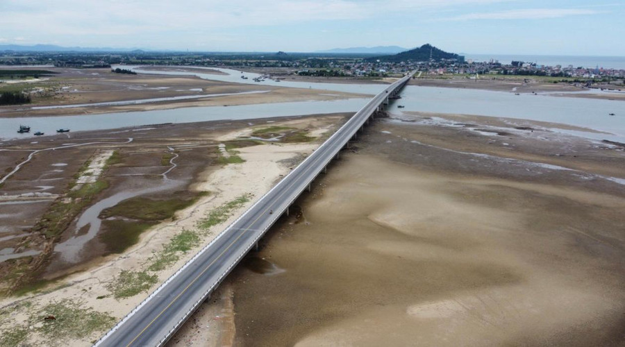 Cầu Cửa Nhượng dài hơn 1,3 km.