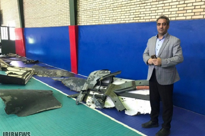 Những mảnh vỡ được cho là của chiếc RQ-4 bị Iran bắn hạ. Những mảnh vỡ được cho là của chiếc RQ-4 bị Iran bắn hạ.