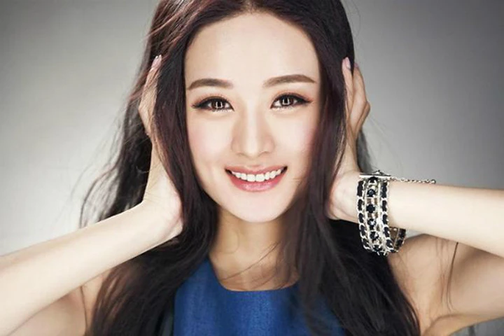 Triệu Lệ Dĩnh bị chỉ trích vì bảo fan ăn phân