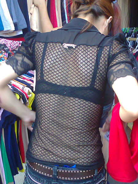 “Nóng mặt” với kiểu ăn mặc phản cảm của thiếu nữ Việt trên các phố phường ảnh 5