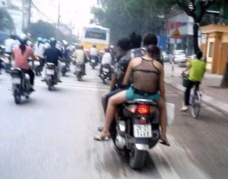 “Nóng mặt” với kiểu ăn mặc phản cảm của thiếu nữ Việt trên các phố phường ảnh 7