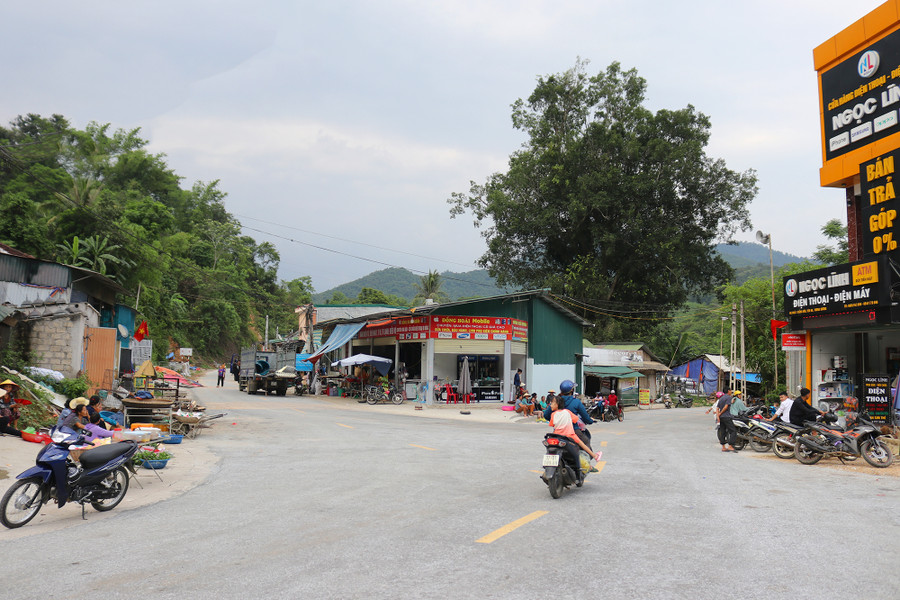 Bản Xiềng Nứa - trung tâm của xã Yên Na nằm trong phạm vi dự án. Ảnh: Phạm Tâm Bản Xiềng Nứa - trung tâm của xã Yên Na nằm trong phạm vi dự án. Ảnh: Phạm Tâm