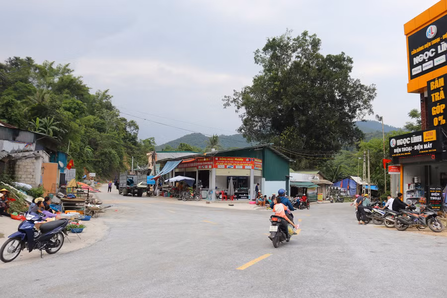 Bản Xiềng Nứa - trung tâm của xã Yên Na nằm trong phạm vi dự án. Ảnh: Phạm Tâm