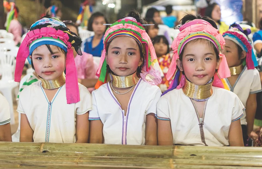 Phụ nữ Kayan có quan niệm cổ càng dài càng đẹp. Không những thế, những chiếc vòng cổ được cho là thể hiện địa vị xã hội của phụ nữ.