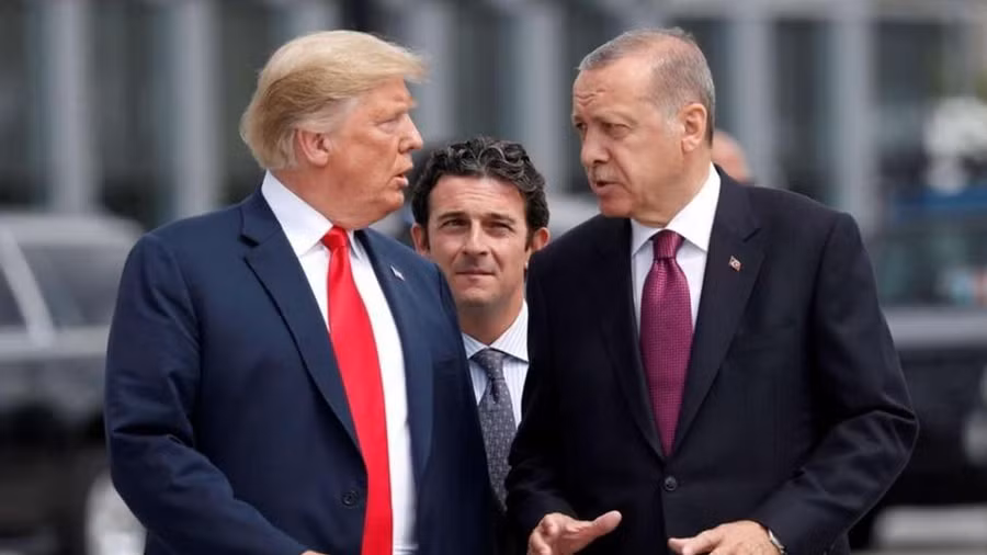 Tổng thống Mỹ Donald Trump và Tổng thống Thổ Nhĩ Kỳ Tayyip Erdogan tại hội nghị thượng đỉnh NATO ở Brussels vào ngày 11/7/2018. Ảnh: Reuters