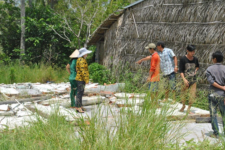 Sập tường nhà hoang, 2 học sinh chết thảm