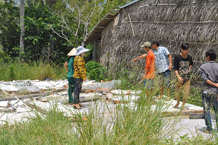 Sập tường nhà hoang, 2 học sinh chết thảm