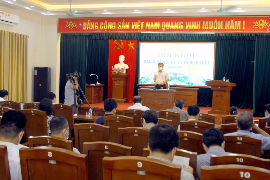 BCĐ thi tỉnh Hưng Yên họp triển khai các công tác thi kỳ thi Tốt nghiệp THPT năm 2021. Ảnh: Việt Hà