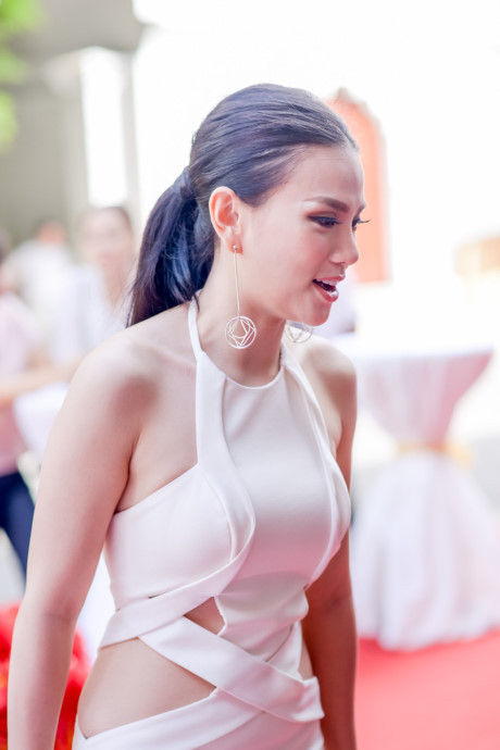 Thu Thủy khiến nhiều người chú ý khi ăn mặc nóng bỏng - Ảnh 4 Thu Thuy khien nhieu nguoi chu y khi an mac nong bong - Anh 4