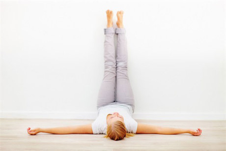 4 bài tập Yoga giúp bạn ngủ ngon giấc giảm căng thẳng - Ảnh 1 4 bai tap Yoga giup ban ngu ngon giac giam cang thang - Anh 1