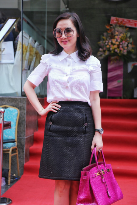 Thu Thủy khiến nhiều người chú ý khi ăn mặc nóng bỏng - Ảnh 13 Thu Thuy khien nhieu nguoi chu y khi an mac nong bong - Anh 13