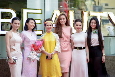 Thu Thủy khiến nhiều người chú ý khi ăn mặc nóng bỏng - Ảnh 16 Thu Thuy khien nhieu nguoi chu y khi an mac nong bong - Anh 16