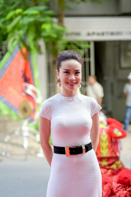 Thu Thủy khiến nhiều người chú ý khi ăn mặc nóng bỏng - Ảnh 8 Thu Thuy khien nhieu nguoi chu y khi an mac nong bong - Anh 8